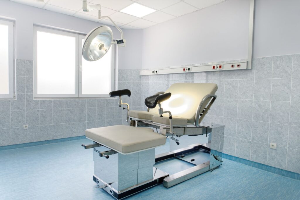 Professionelle Reinigung einer Arztpraxis mit Fokus auf Hygiene und Sauberkeit